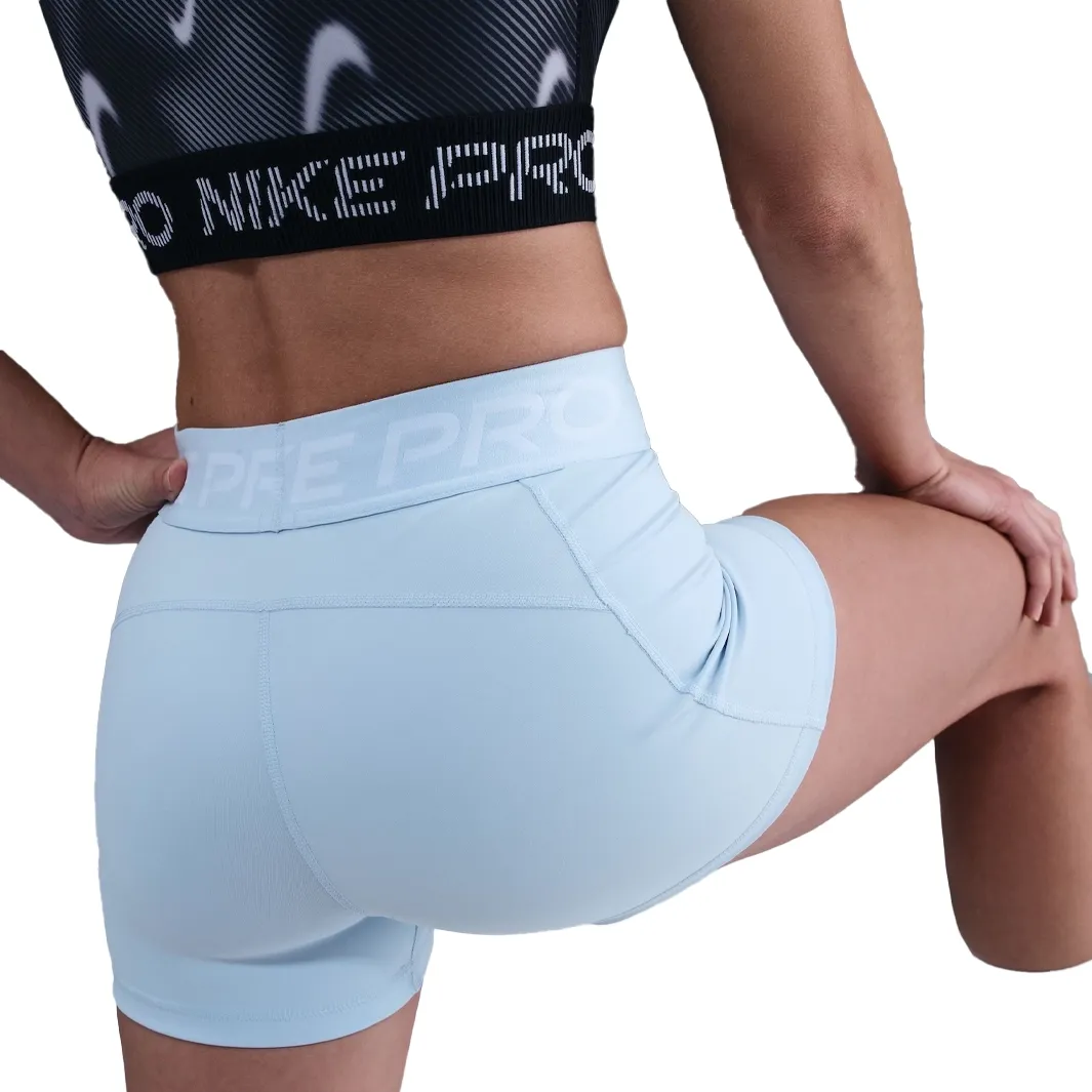 Shorts Nike Pro feminino azul claro destacando conforto e tecnologia